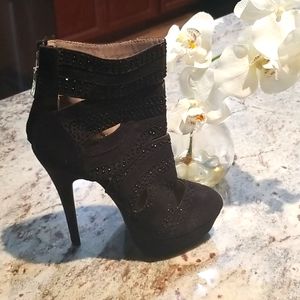 Bebe stilletos size 6